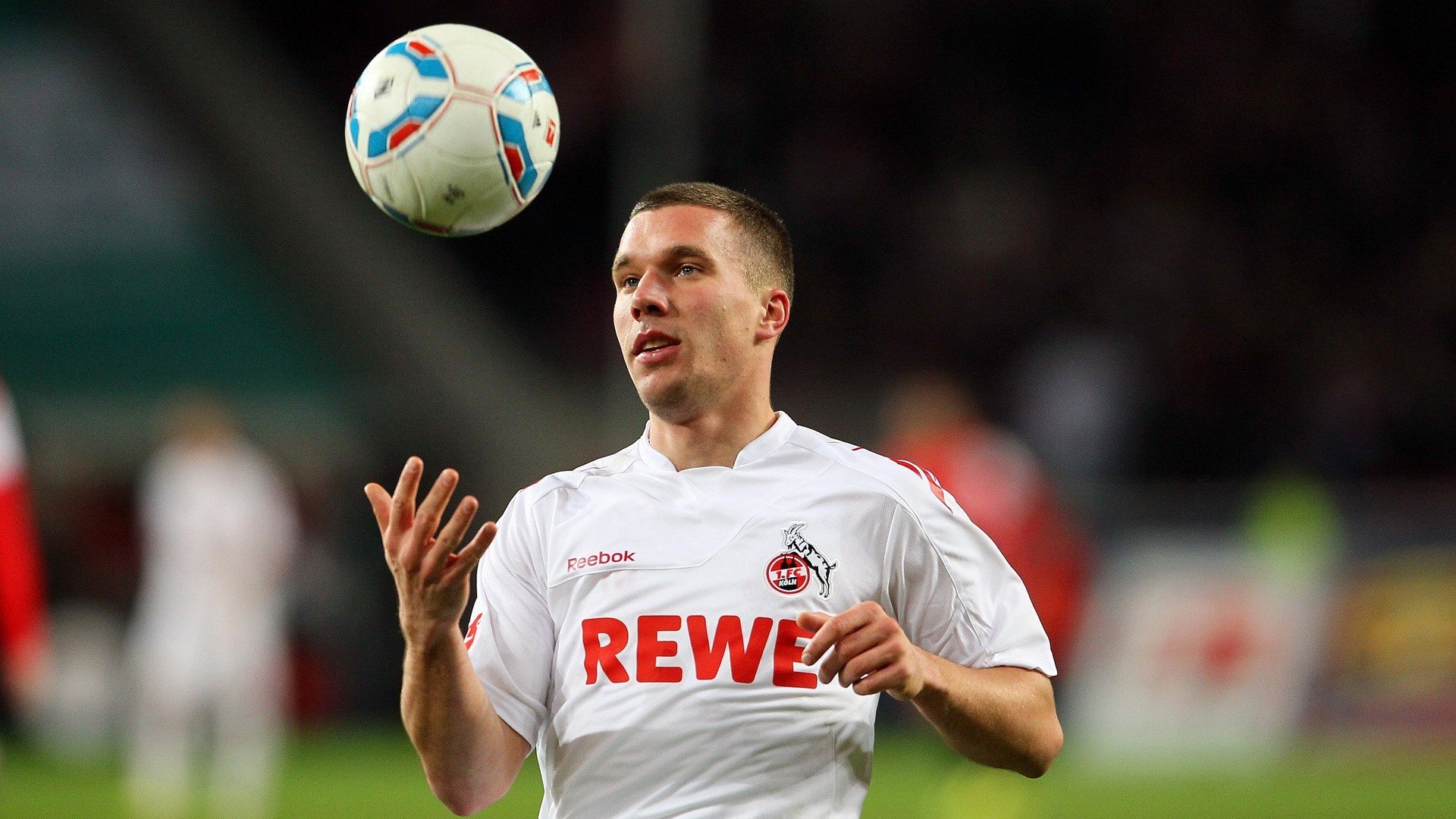 爱游戏体育APP下载-西甲比赛现场，专家分析战术布局中空间利用的关键点，西甲分析推荐